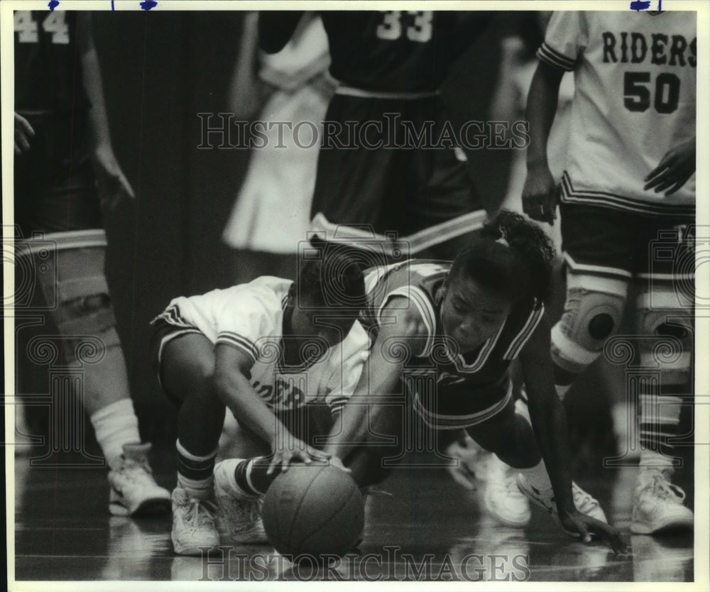 1992 Press Photo Roosevelt and San Marco High School Basketball Players at Game- Historic Images