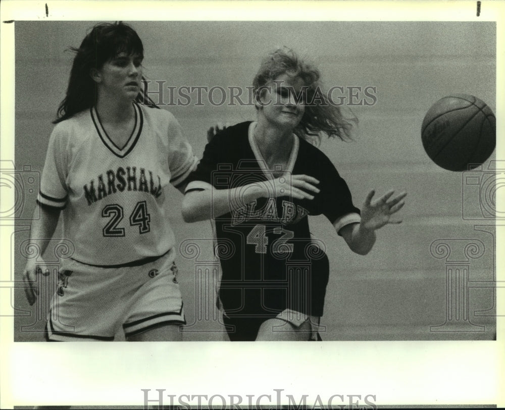 1990 Press Photo Clark and Marshall play girls high school basketball- Historic Images