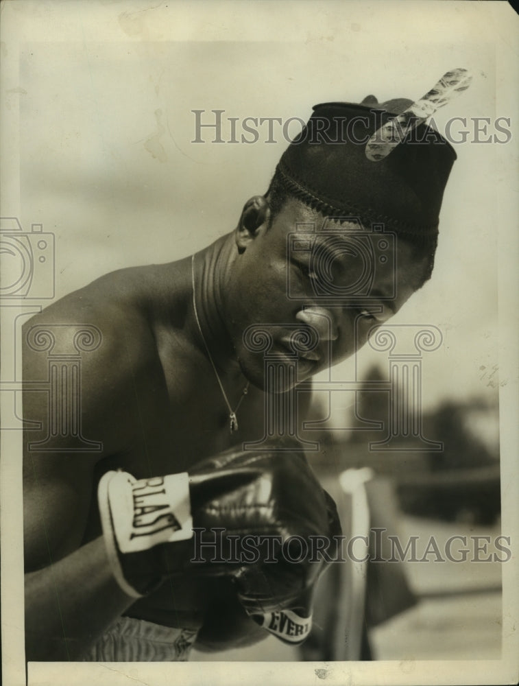 Press Photo Boxing champion Kid Gavilan - sas10563- Historic Images