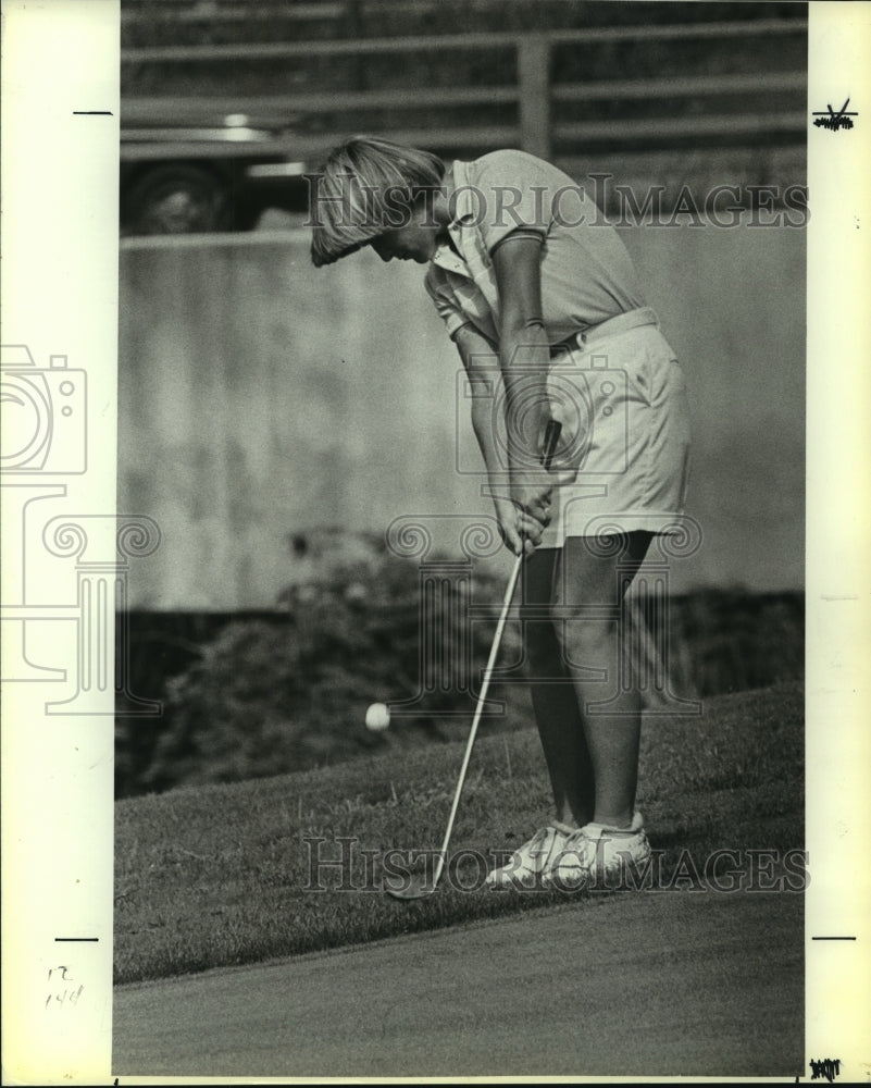 1986 Press Photo Golfer Oroya Mitchell plays the City Women&#39;s Amateur- Historic Images