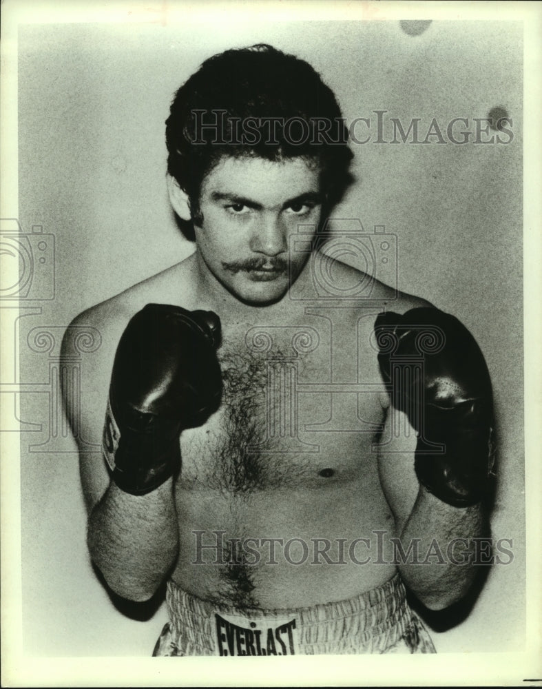 1983 Press Photo Vilomar Fernandez, Boxer - sas10647- Historic Images