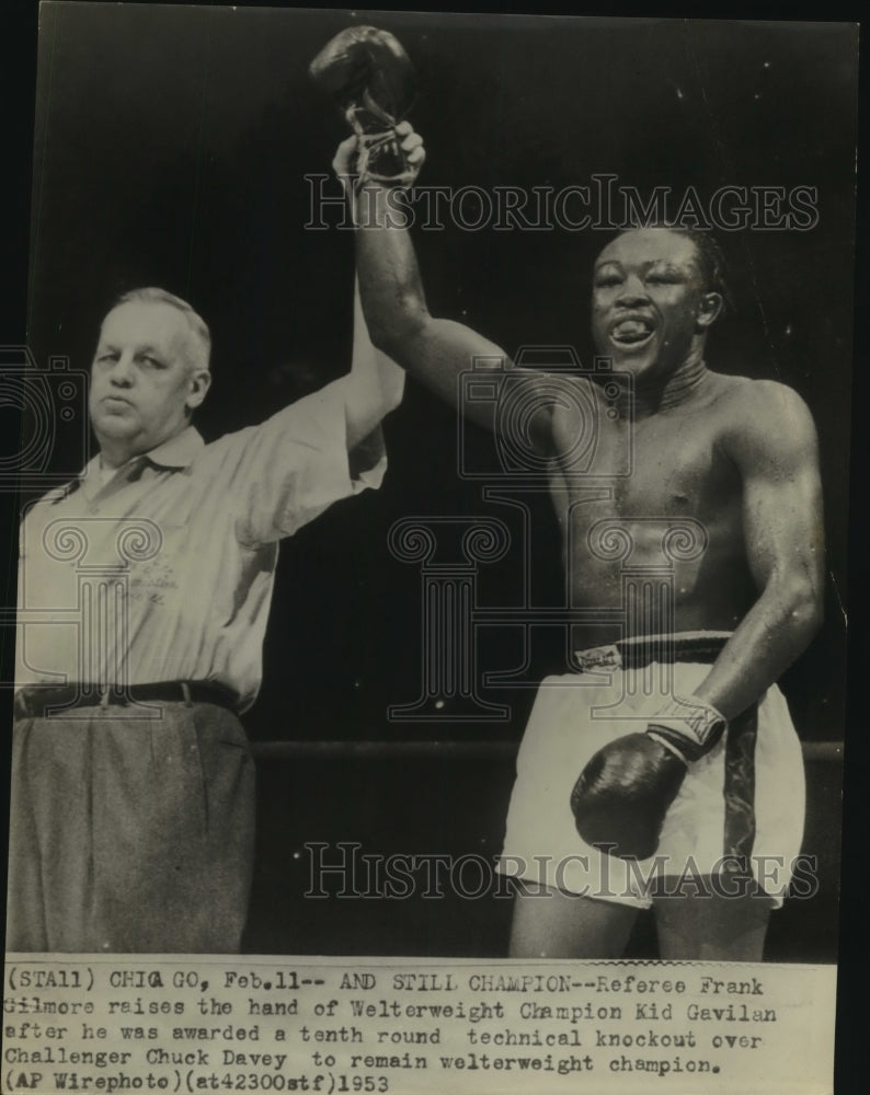 1953 Press Photo Boxer Kid Gavilan in Ring with Referee Frank Gilmore at Win- Historic Images