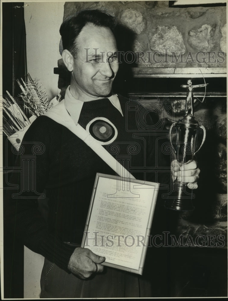 Press Photo An "archery golf" participant holds a trophy - sas10714- Historic Images