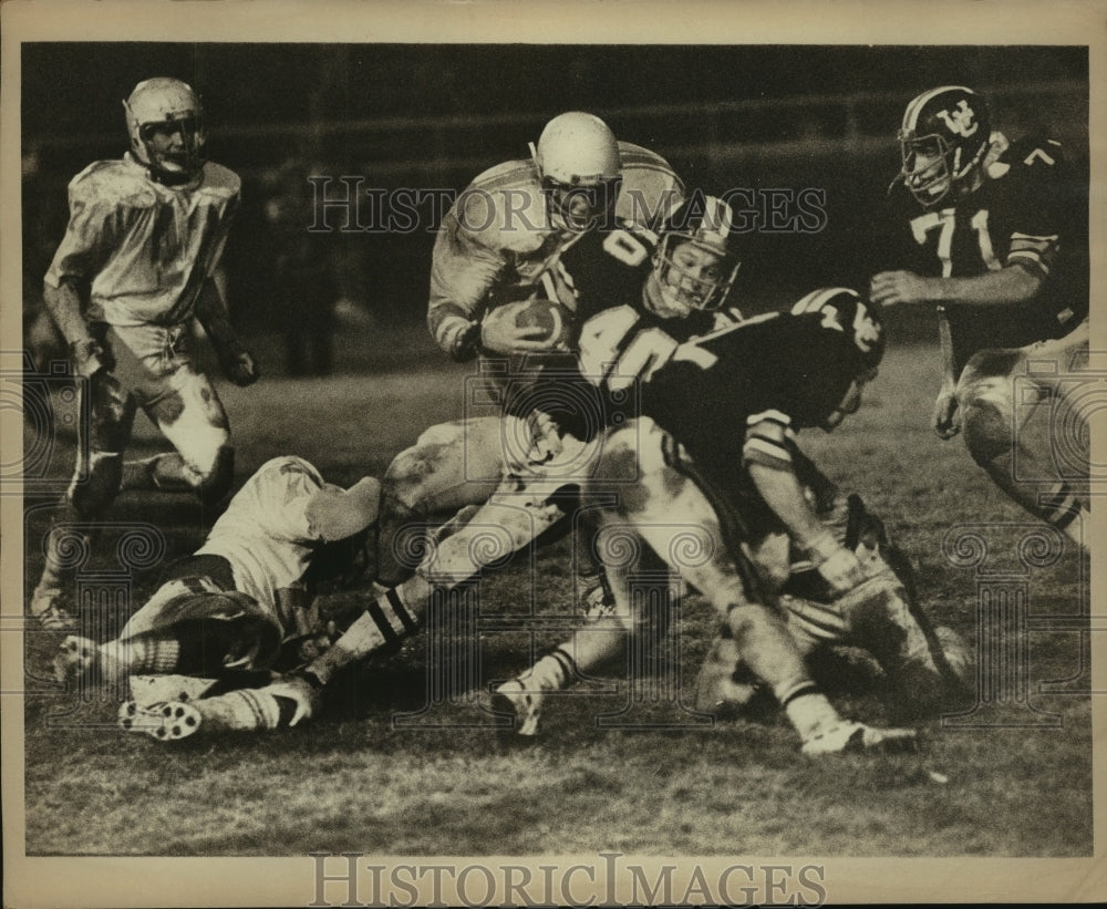 1976 Press Photo Churchill High football running back David Darr in action- Historic Images