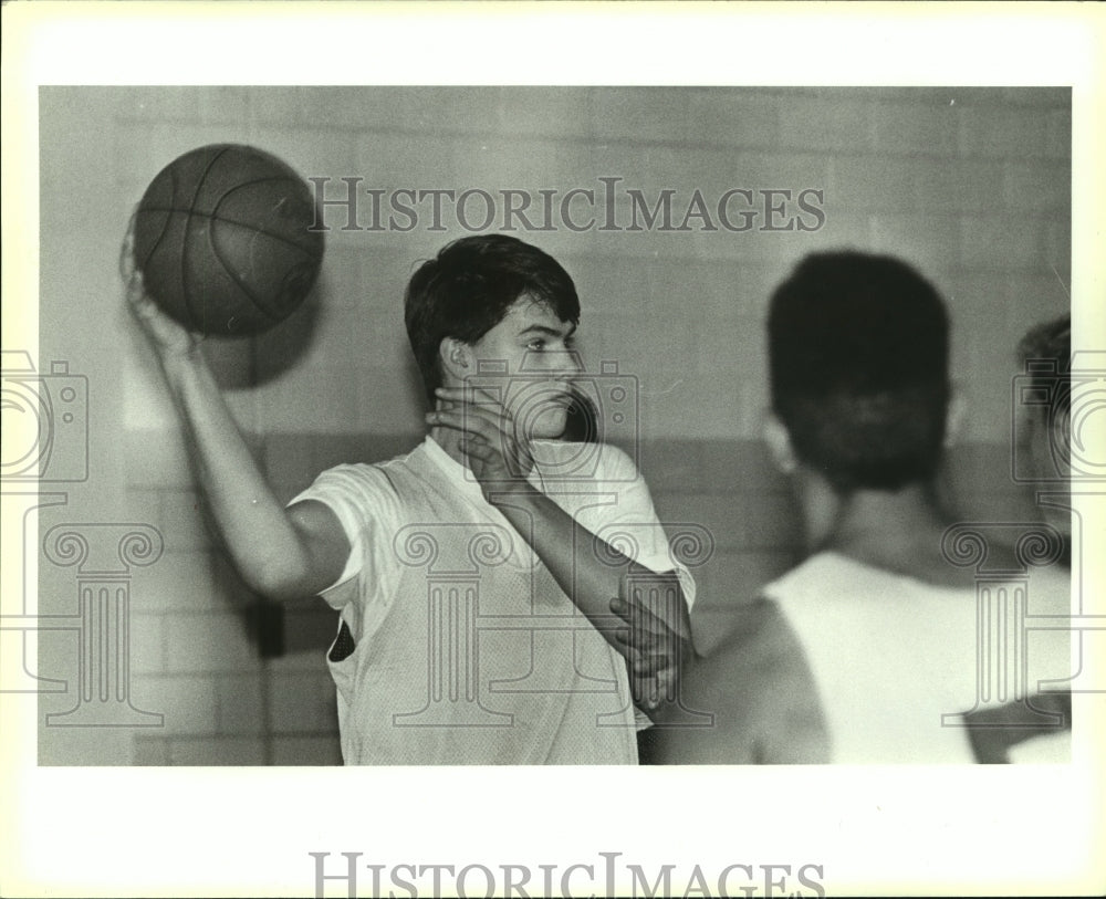 1989 Press Photo Marshall High boys basketball player Chris Doyal - sas10733- Historic Images