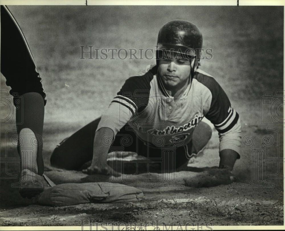 1984 Press Photo St. Anthony High baseball player J.J. Vela in action- Historic Images