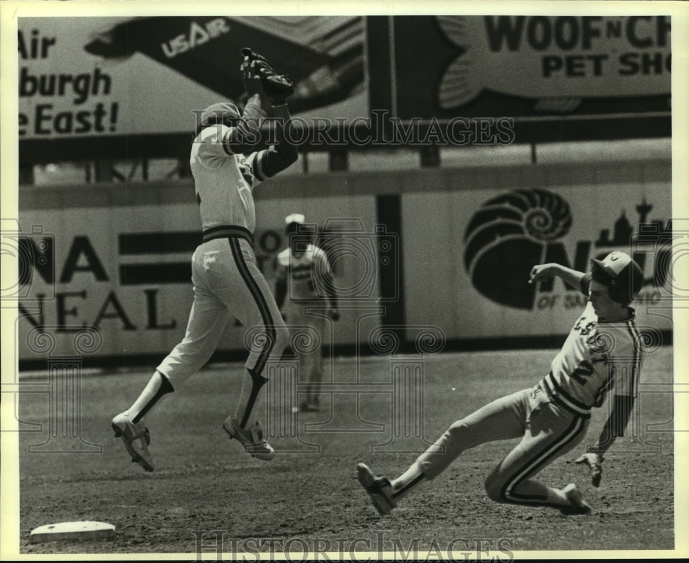 1983 Press Photo Strake Jesuit and Central Catholic play high school baseball- Historic Images