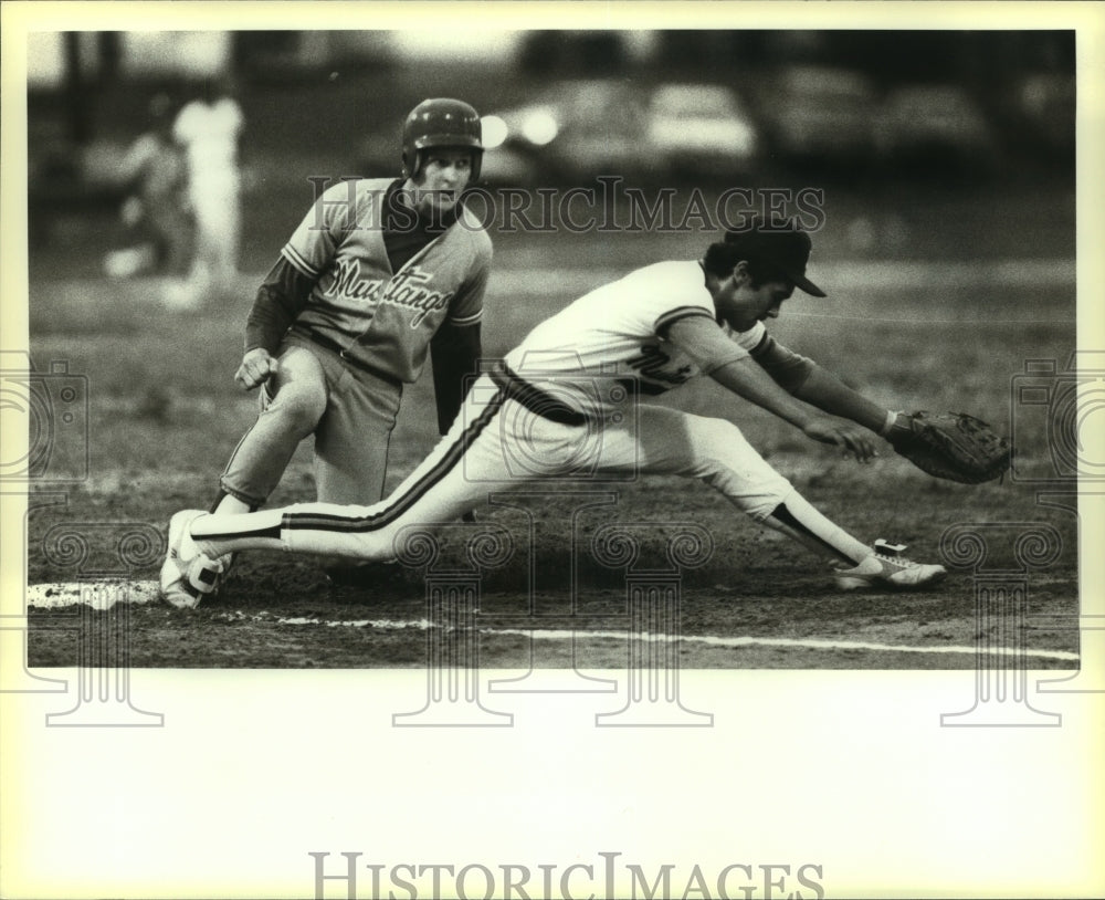 Press Photo Rene Alvarado, Laredo Martin Baseball Player at Game - sas10758- Historic Images
