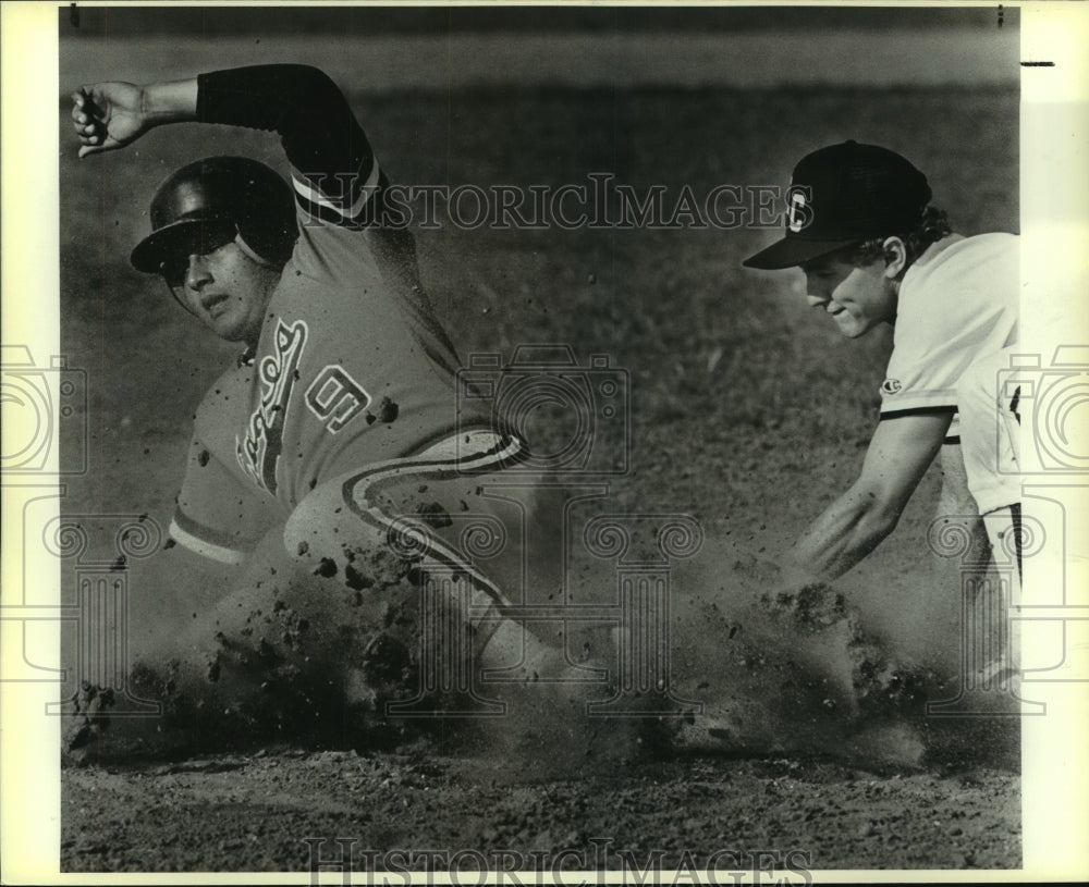 1986 Press Photo El Paso and East Central High School Baseball Players at Game- Historic Images