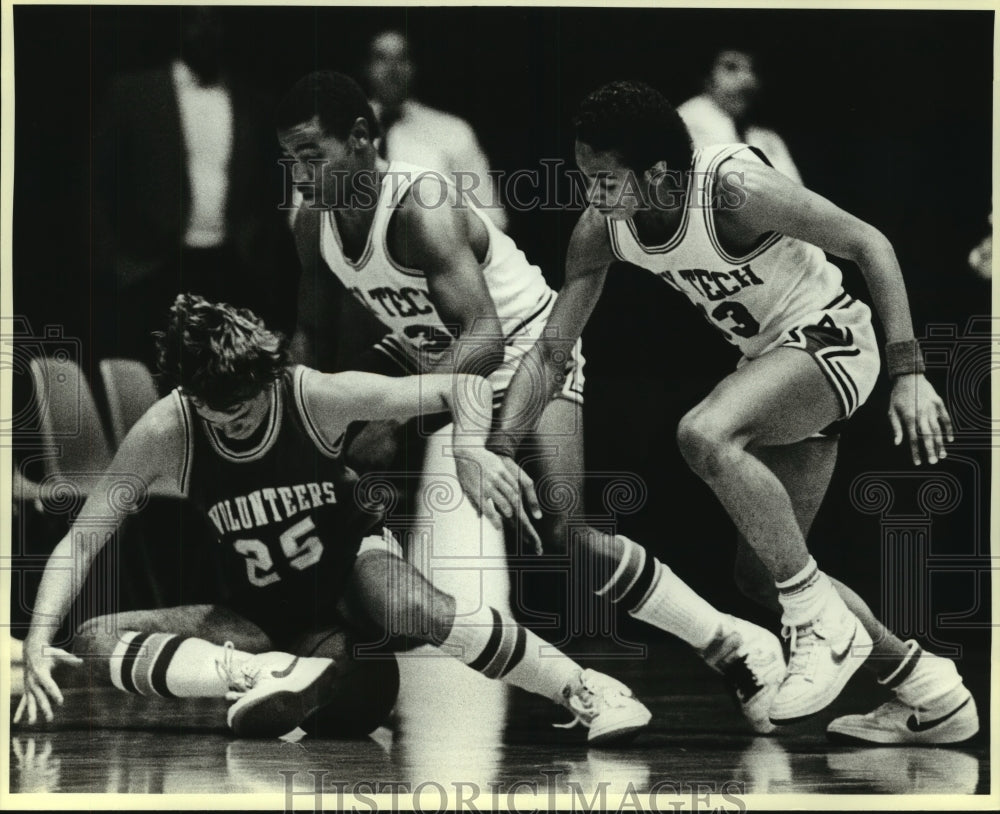 1985 Press Photo Fox Tech and Lee High School Basketball Players at Game- Historic Images