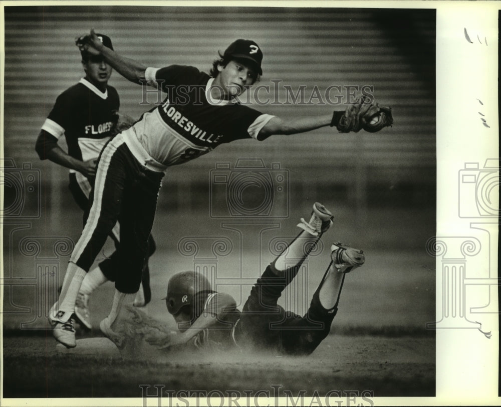 1985 Press Photo Floresville and Smithson Valley Baseball Players at Game- Historic Images