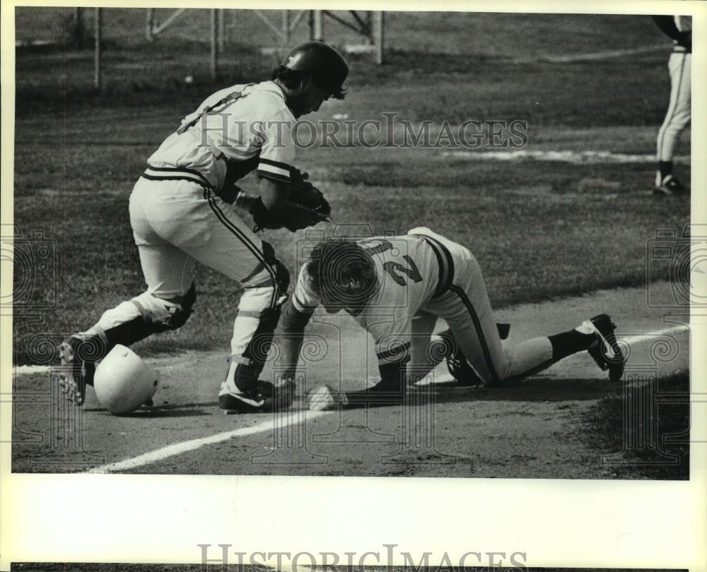 1985 Press Photo Jerry Macias, John Jay Baseball Catcher at Blossom Field Game- Historic Images