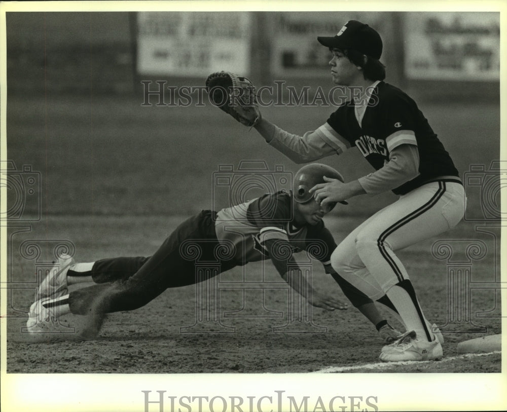 1985 Press Photo East Central and Harlandale High School Baseball Players- Historic Images