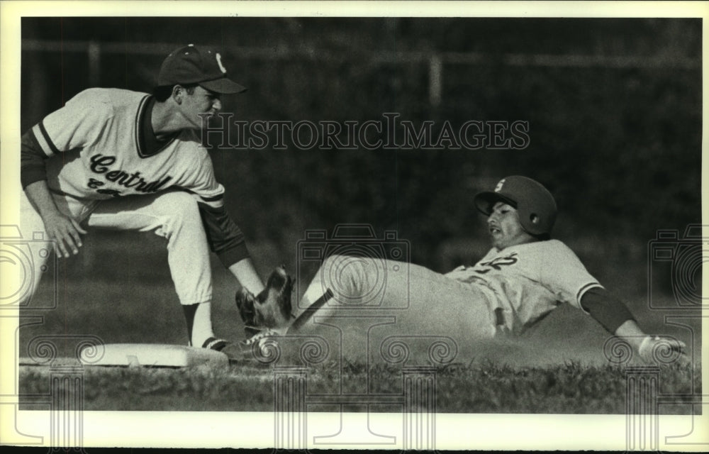 1985 Press Photo Central Catholic and South San High School Baseball Players- Historic Images
