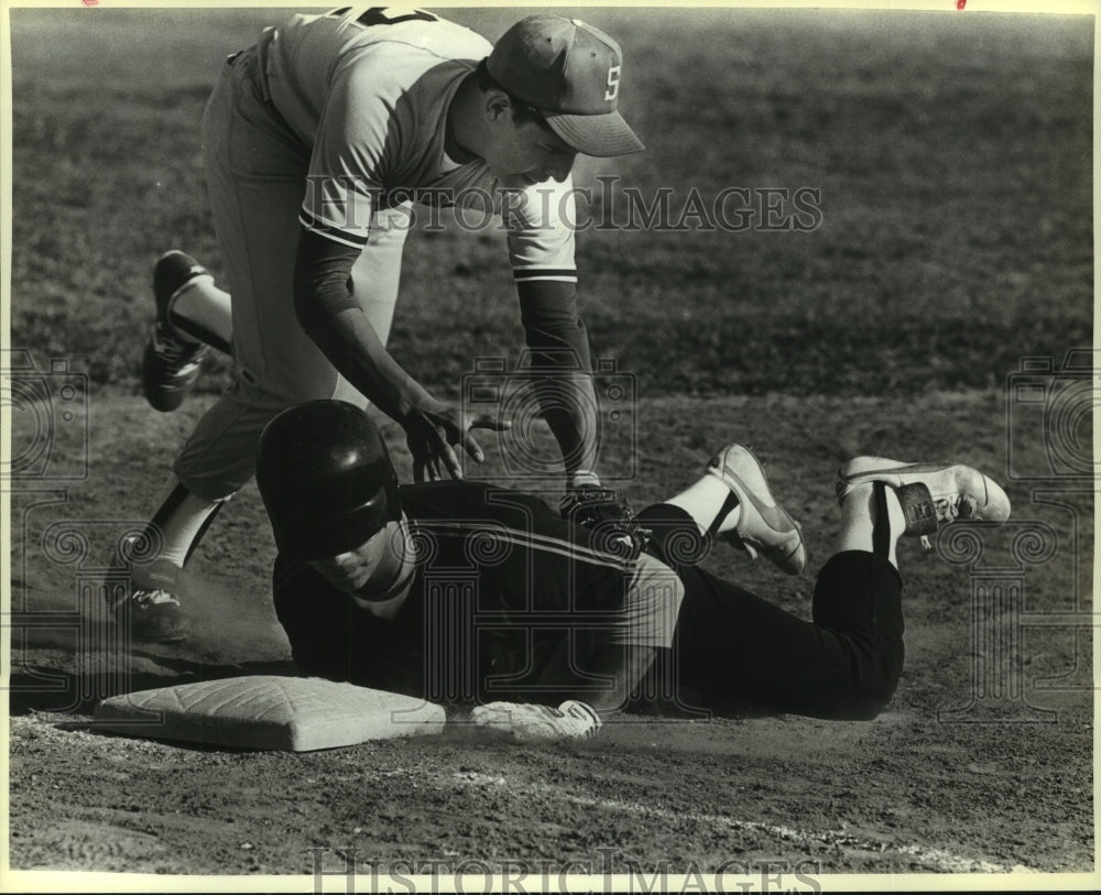 1985 Press Photo Harlandale and South San play high school baseball - sas10833- Historic Images