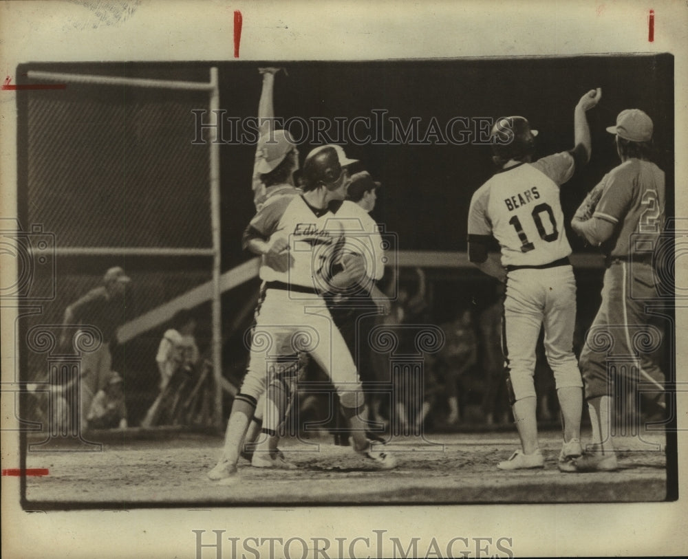 1978 Press Photo High school baseball player Oscar Cardenas in action- Historic Images