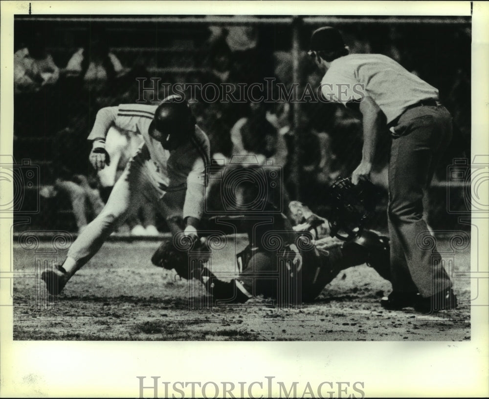 1986 Press Photo Lupe De Leon, Wheatley High School Baseball Player at Game- Historic Images