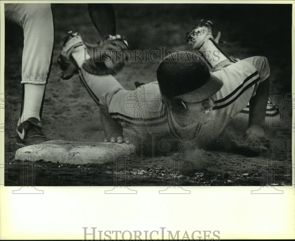 1986 Press Photo Jeff Juarez, Wheatley High School Baseball Player at Game- Historic Images