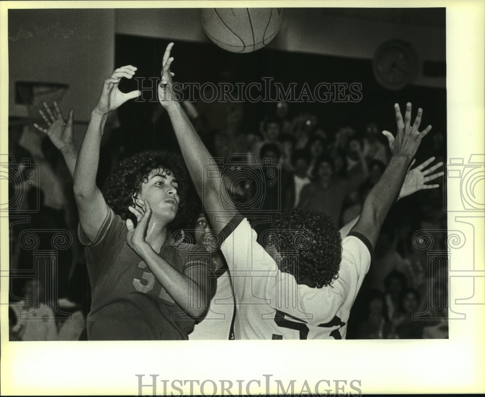 1984 Press Photo McCollum and Highlands High School Girls Basketball Players- Historic Images