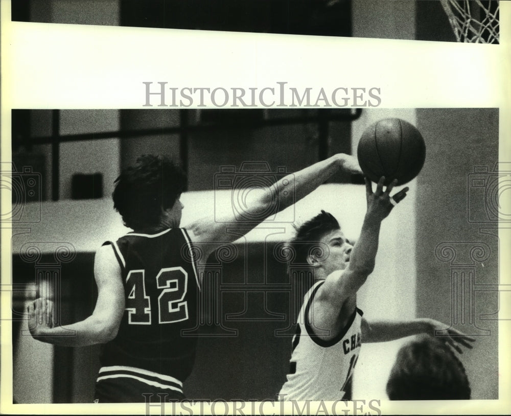 1984 Press Photo Churchill and Roosevelt High School Basketball Players at Game- Historic Images