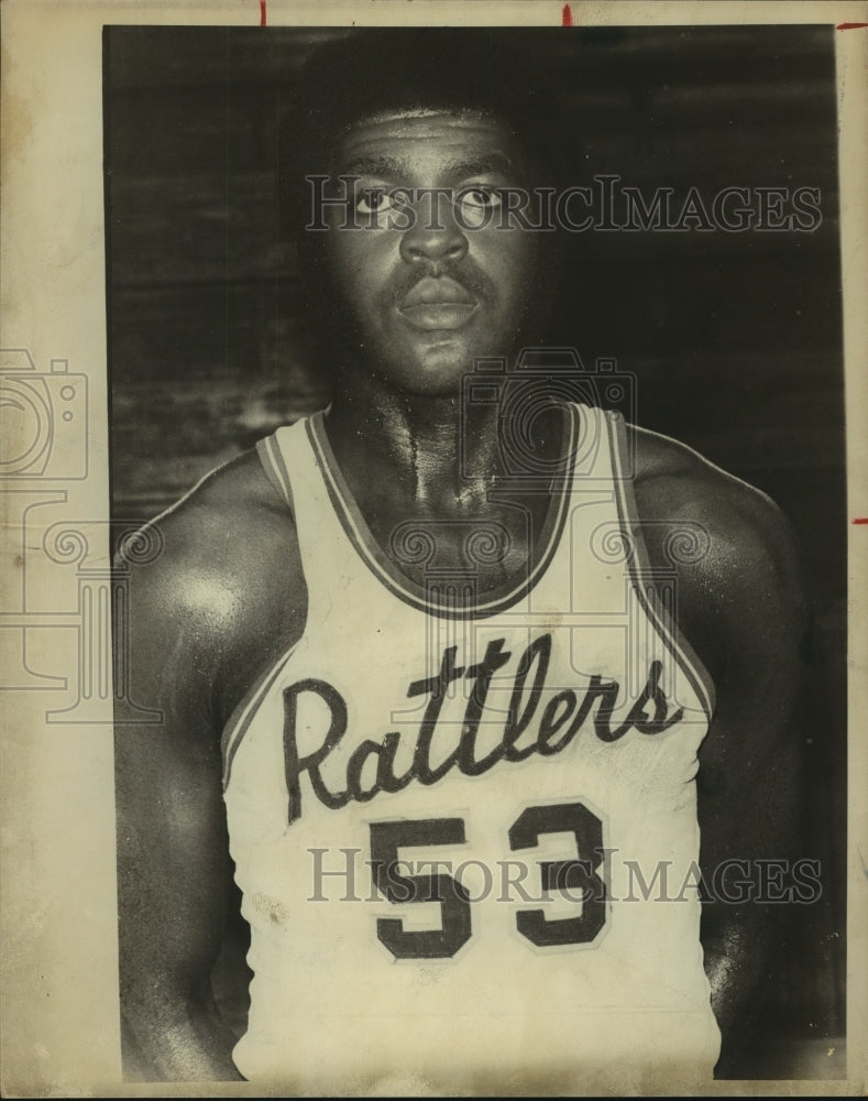 1975 Press Photo St. Mary&#39;s basketball player Larry Gooding - sas10918- Historic Images