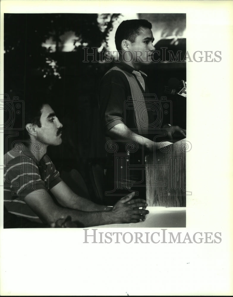 1993 Press Photo Boxers James Leija and Louis Espinoza at Holiday Inn Conference- Historic Images