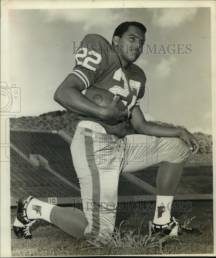 1966 Press Photo Nick Espiritu, Football Player - sas11019- Historic Images