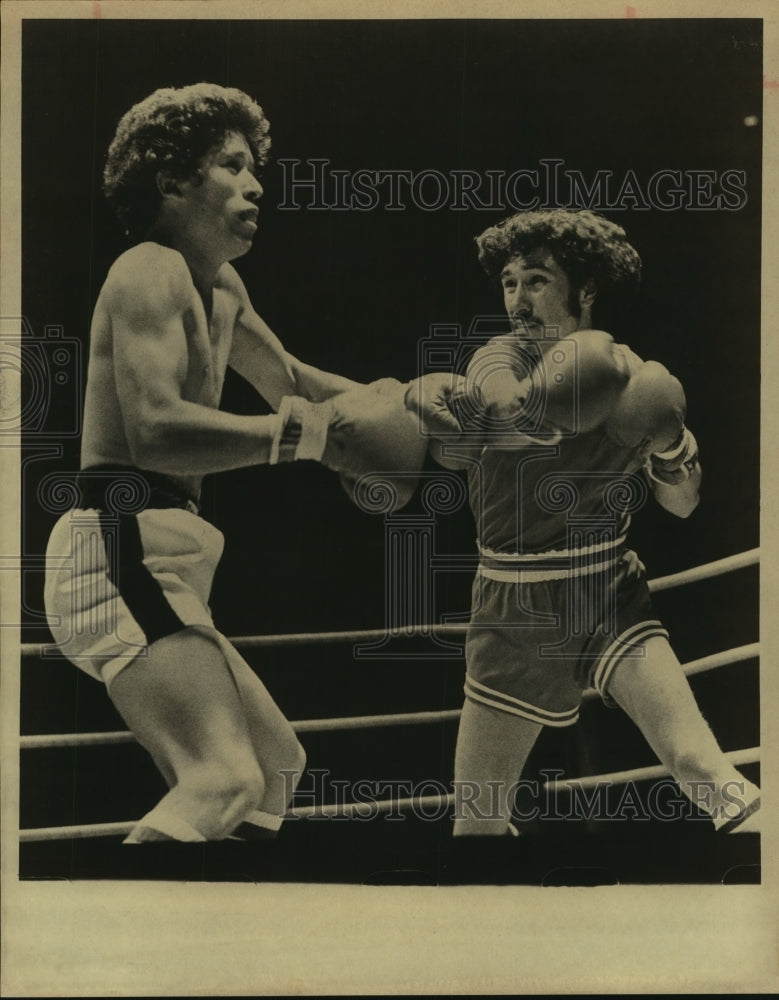 1981 Press Photo Boxers Albert Gonzales and Francisco Soto at Golden Gloves Bout- Historic Images