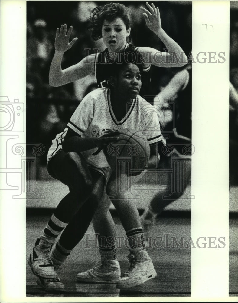 1991 Press Photo East Central and Seguin High School Basketball Players at Game- Historic Images