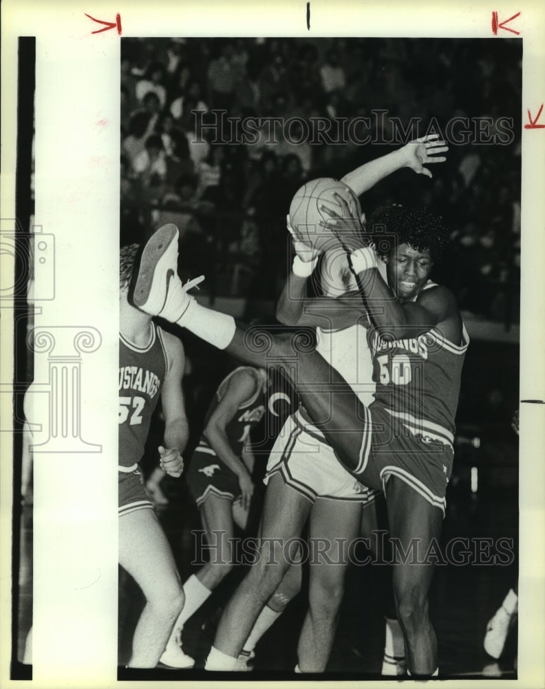 1985 Press Photo Keith Moten, Jay High School Basketball Player at Holmes Game- Historic Images