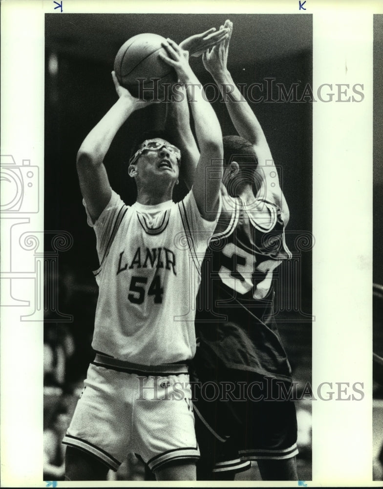 1990 Press Photo Lupe Perez, Lanier High School Basketball Player at Game- Historic Images