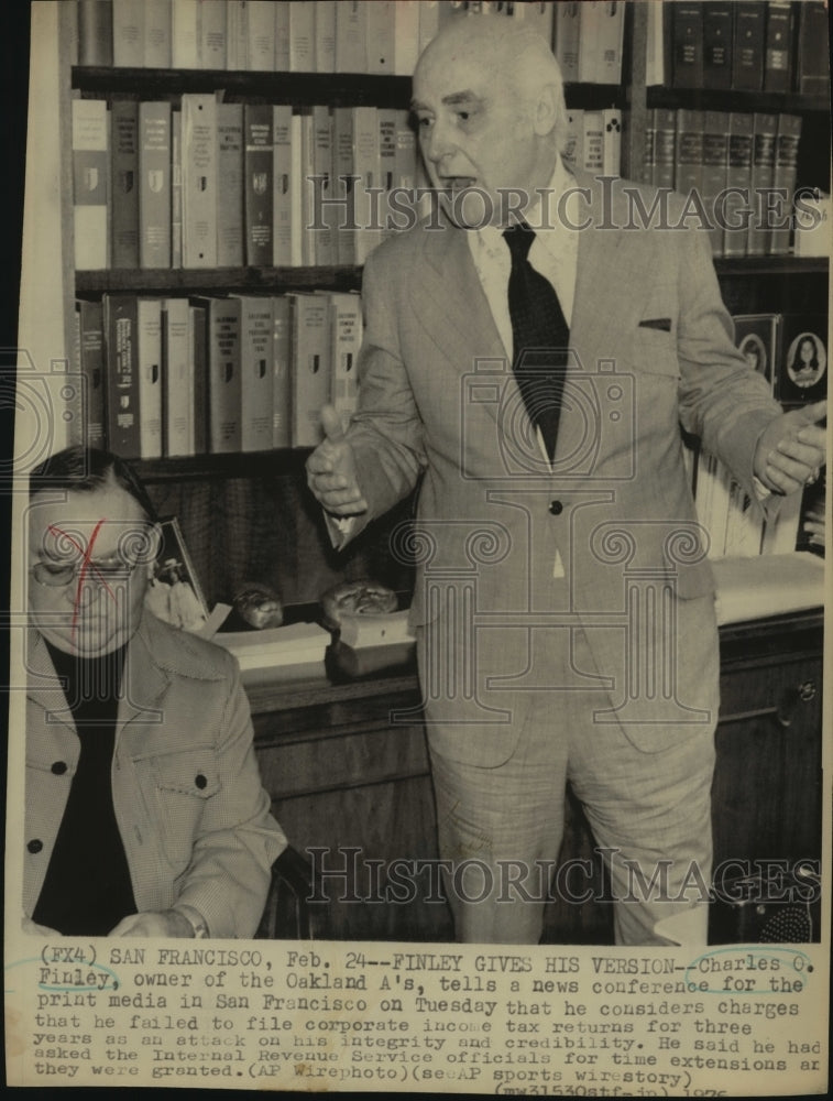 1976 Press Photo Charles O. Finley Oakland A&#39;s Baseball Team Owner at Conference- Historic Images