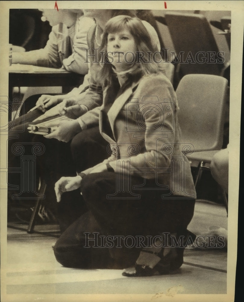 1982 Press Photo Micki Hudson, Basketball Coach - sas11210- Historic Images