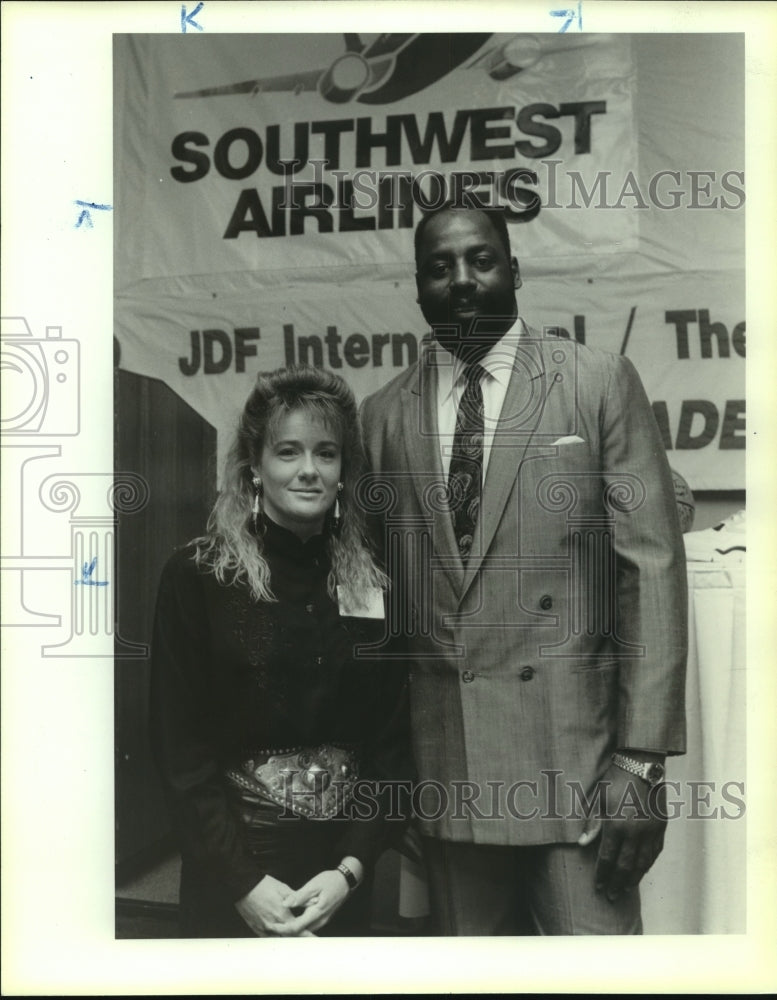 1991 Press Photo Ed &quot;Too Tall&quot; Jones, Dallas Cowboys Football Player at Benefit- Historic Images