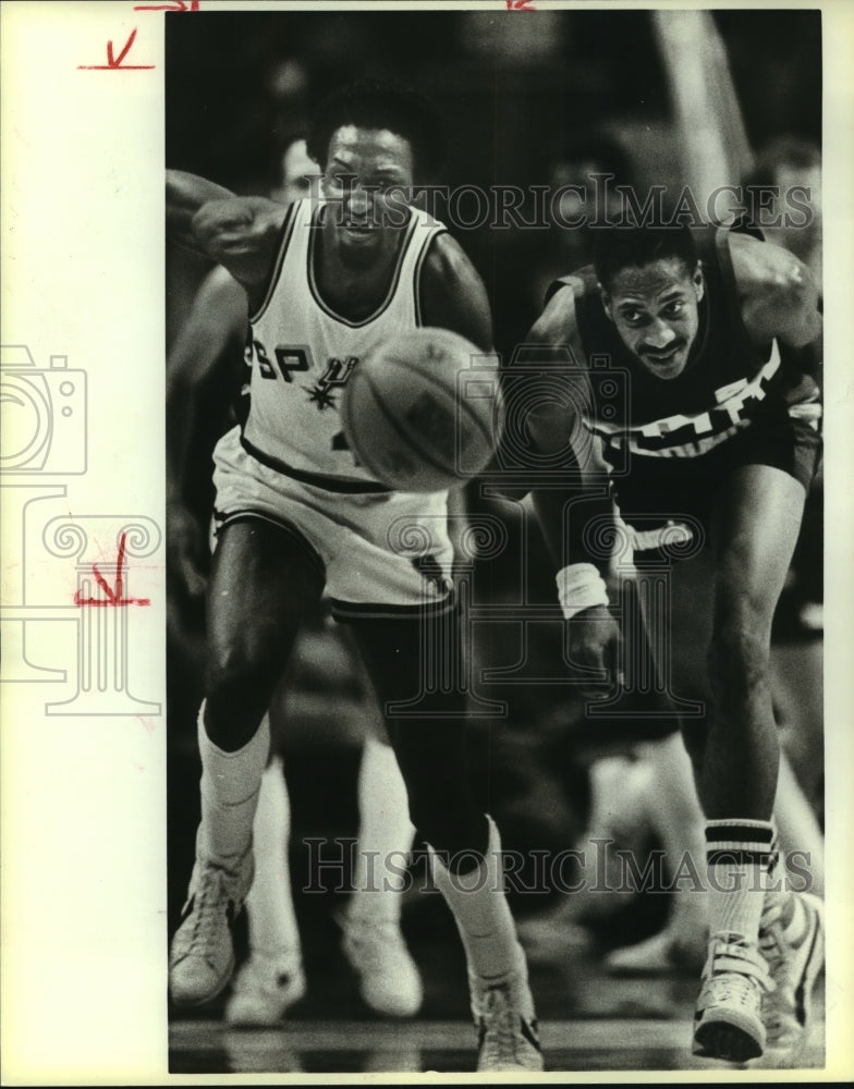 1984 Press Photo Edgar Jones, San Antonio Spurs Basketball Player at Game- Historic Images