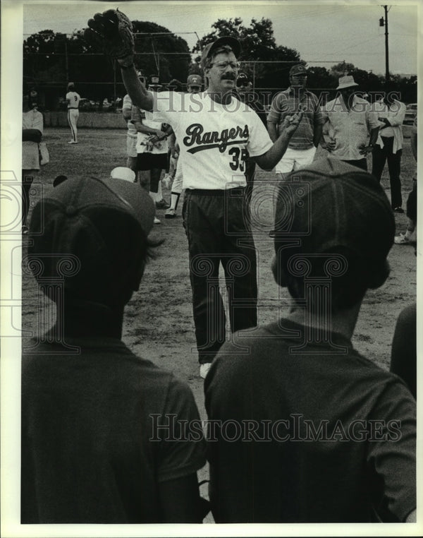 1987 Press Photo Tom House, Ranger Baseball Pitching Coach at Olmos ...