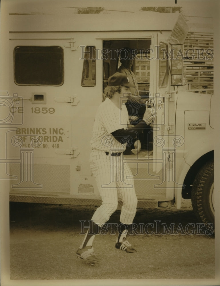 Press Photo Baseball Player at Bus - sas11324- Historic Images