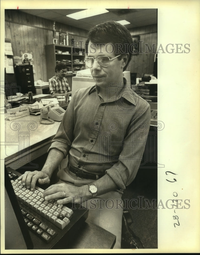 1983 Press Photo Jim Hutton, Sports Department - sas11348- Historic Images