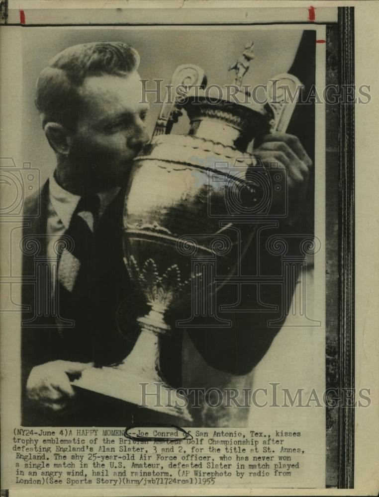 1955 Press Photo Golfer Joe Conrad with British Amateur Golf Trophy - sas11367- Historic Images