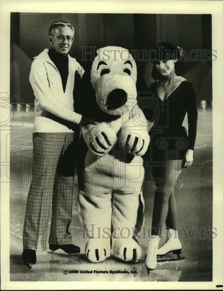 1978 Press Photo Peggy Fleming with Charles M Schulz for Snoopy's Musical on Ice- Historic Images