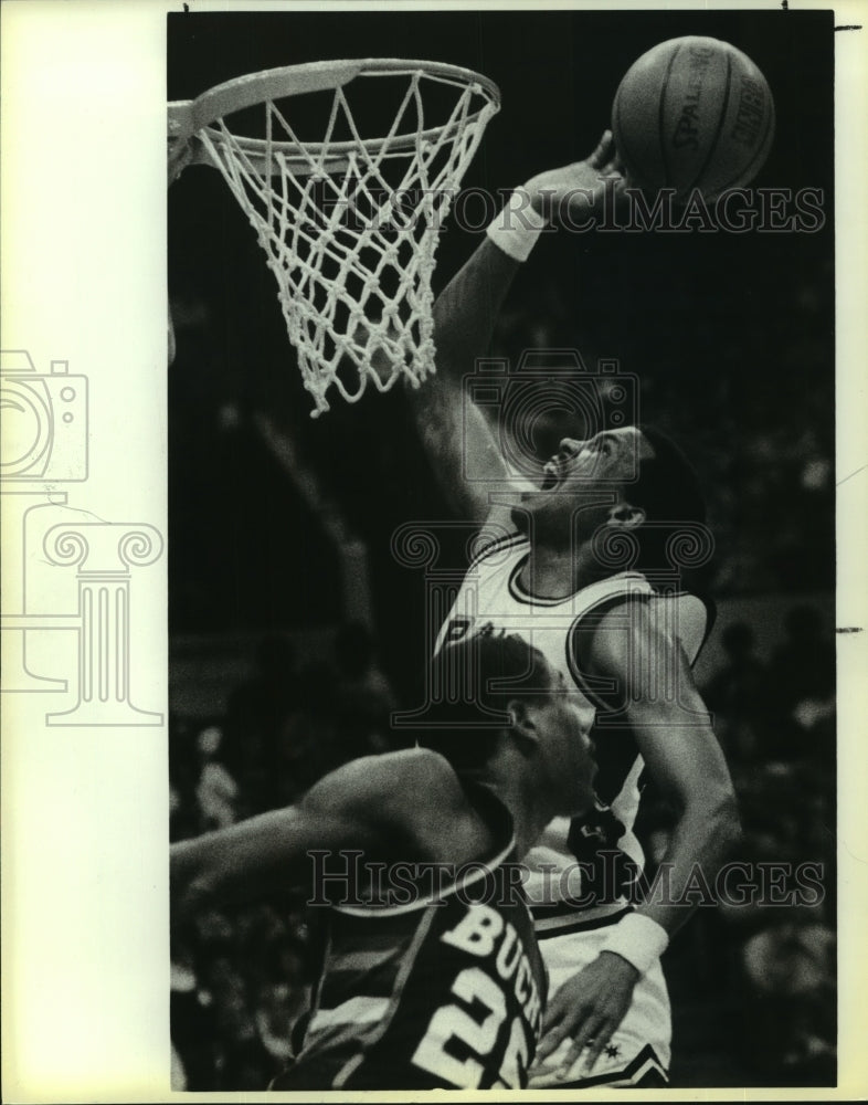 1986 Press Photo San Antonio Spurs & Milwaukee Bucks in Basketball Game- Historic Images