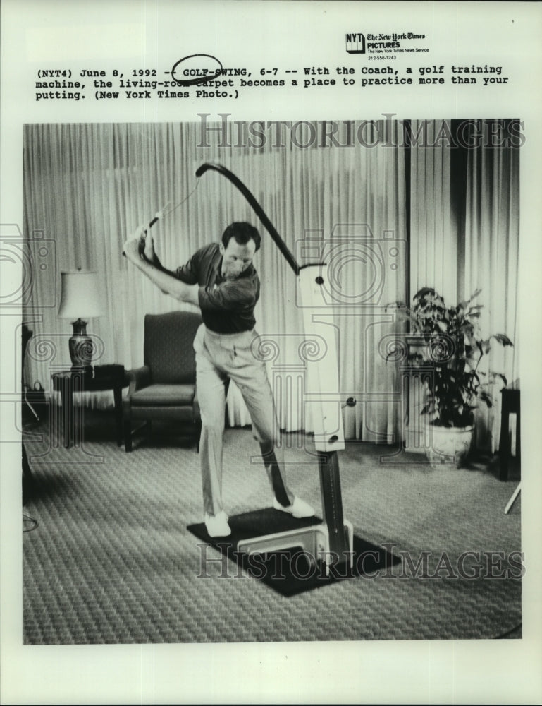 1992 Press Photo Golfer Swings on Golf Training Machine in Living Room- Historic Images