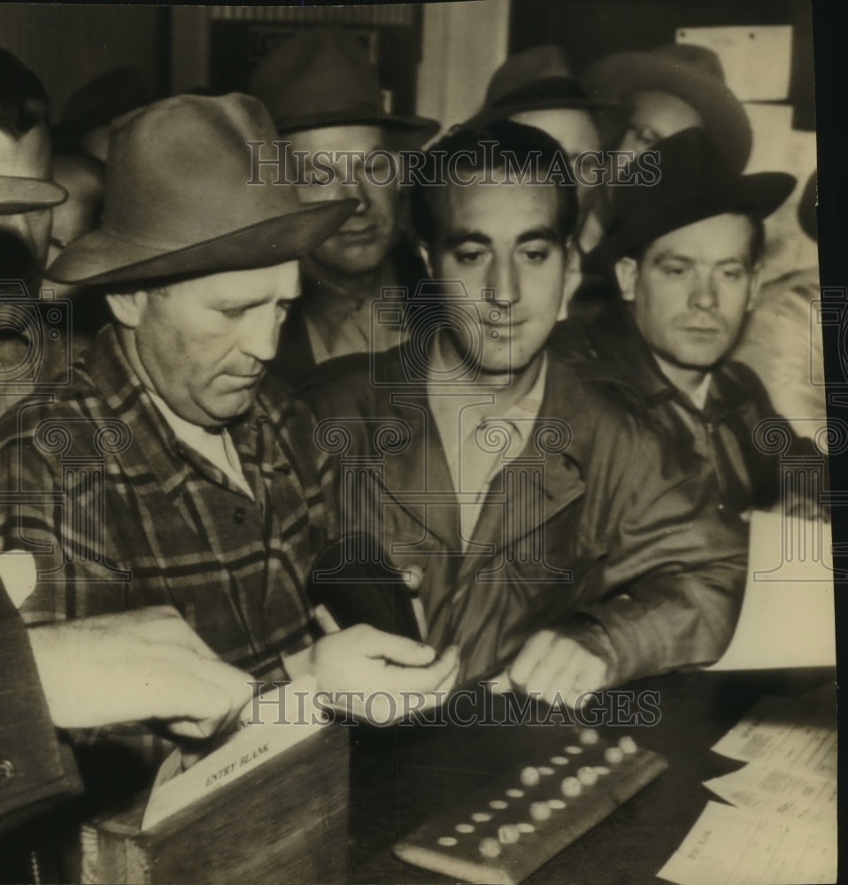 Press Photo Men Play Mancala Game - sas11597- Historic Images