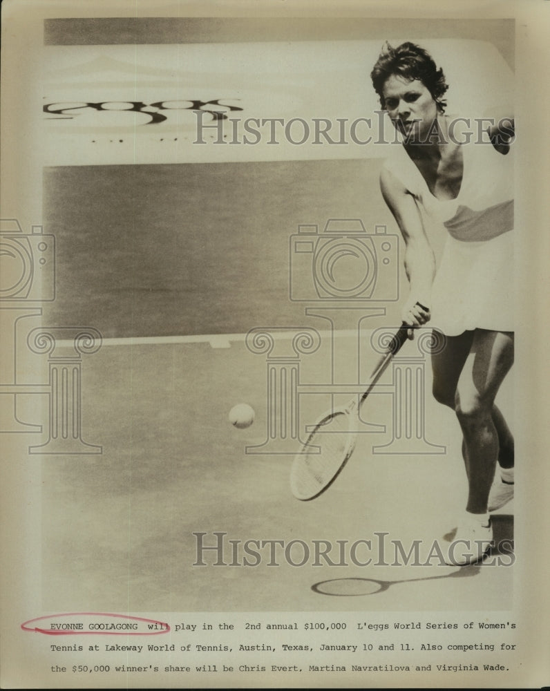 Press Photo Tennis Player Evonne Goolagong Hits Ball on Court - sas11800- Historic Images