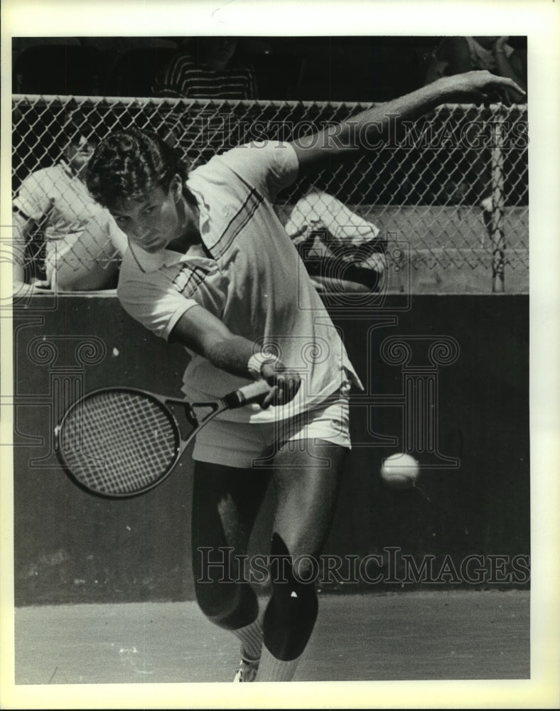 1985 Press Photo Chris Kennedy, Trinity Tennis Player at Southwest Texas Match- Historic Images