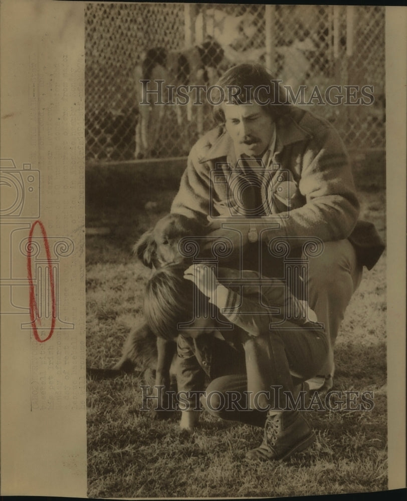 1974 Press Photo Jim &quot;Catfish&quot; Hunter, Baseball Player with Boy and Dog- Historic Images