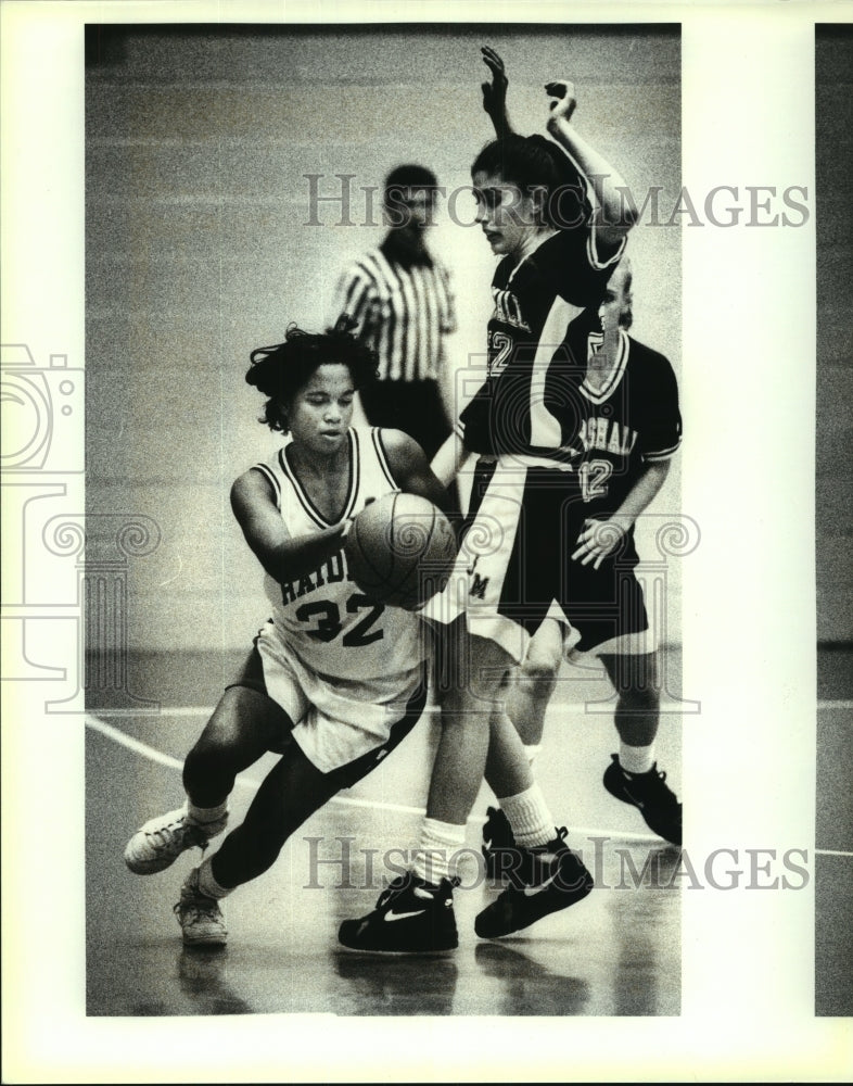 1992 Press Photo Tanya Dupree, Taft High School Basketball Player at Game- Historic Images