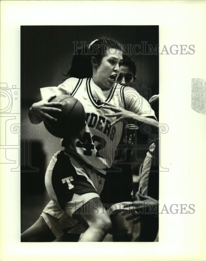 1993 Press Photo Colleen Johnston, Taft High School Basketball Player at Game- Historic Images