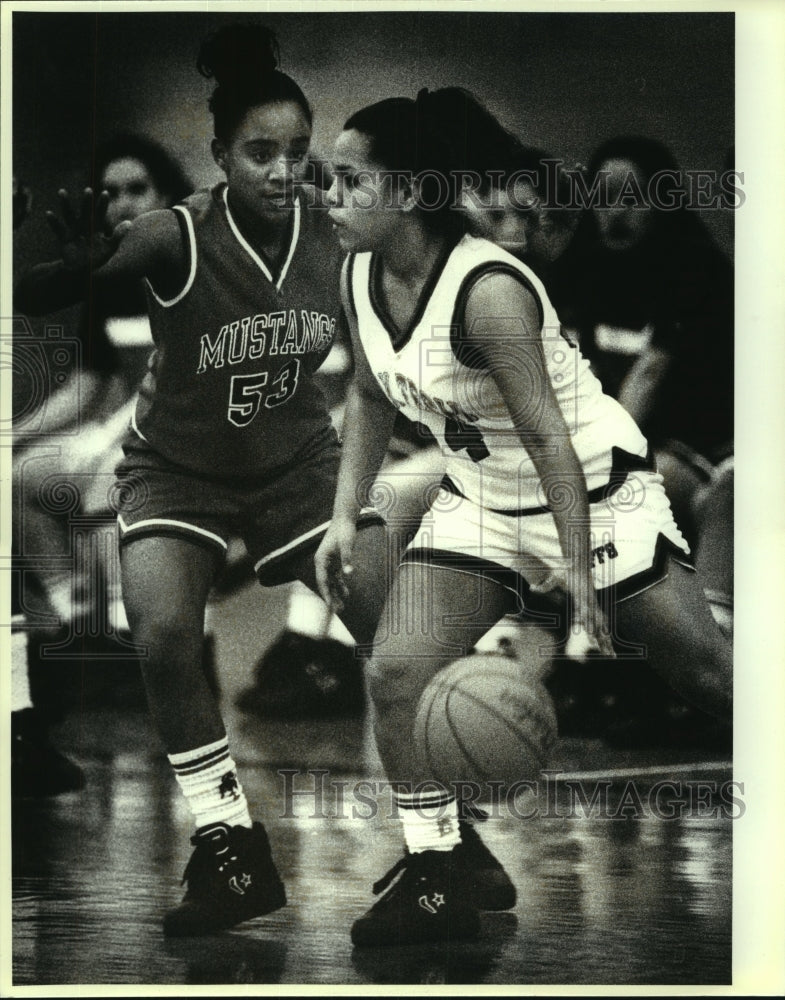 1993 Press Photo Debra Brown, Jefferson High School Basketball Player at Game