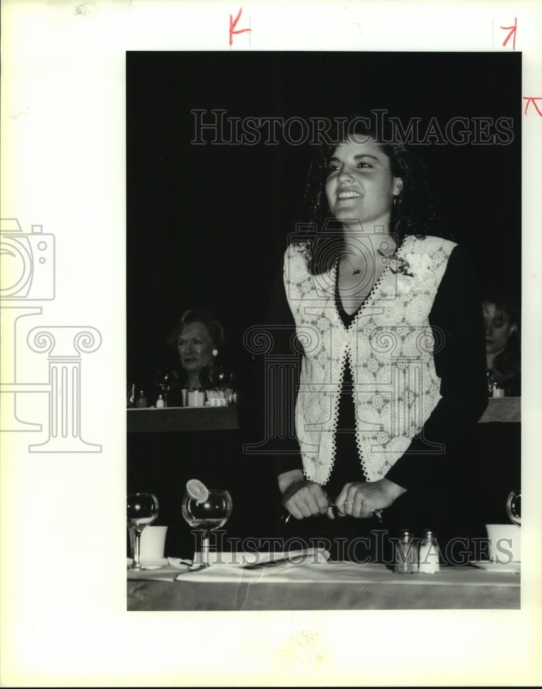 1994 Press Photo Lisa Hernandez at Collegiate Women Athlete of the Year Banquet- Historic Images